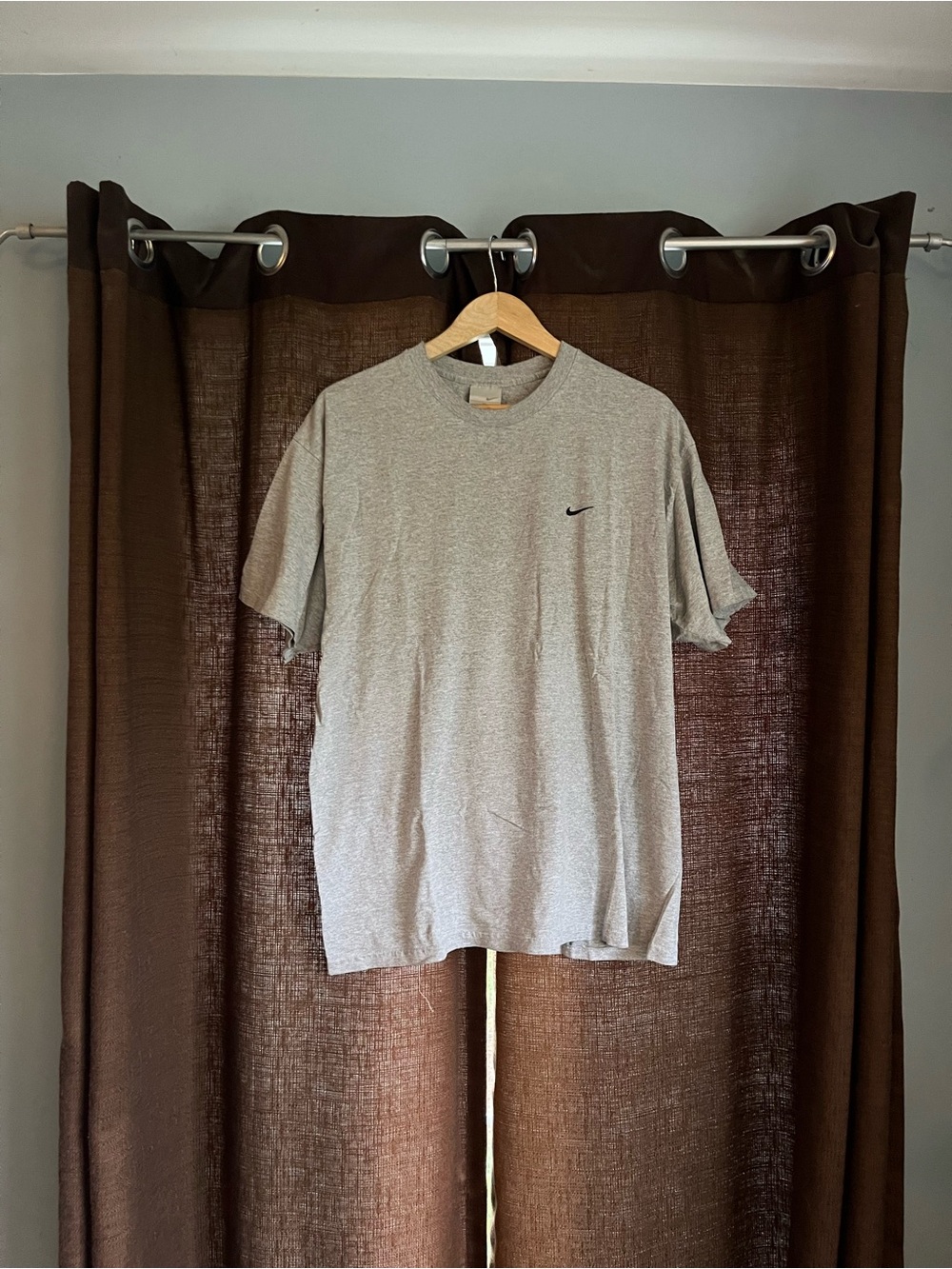 Nike Vintage Y2K Gray Crewneck T-Shirt with Small Black Swoosh